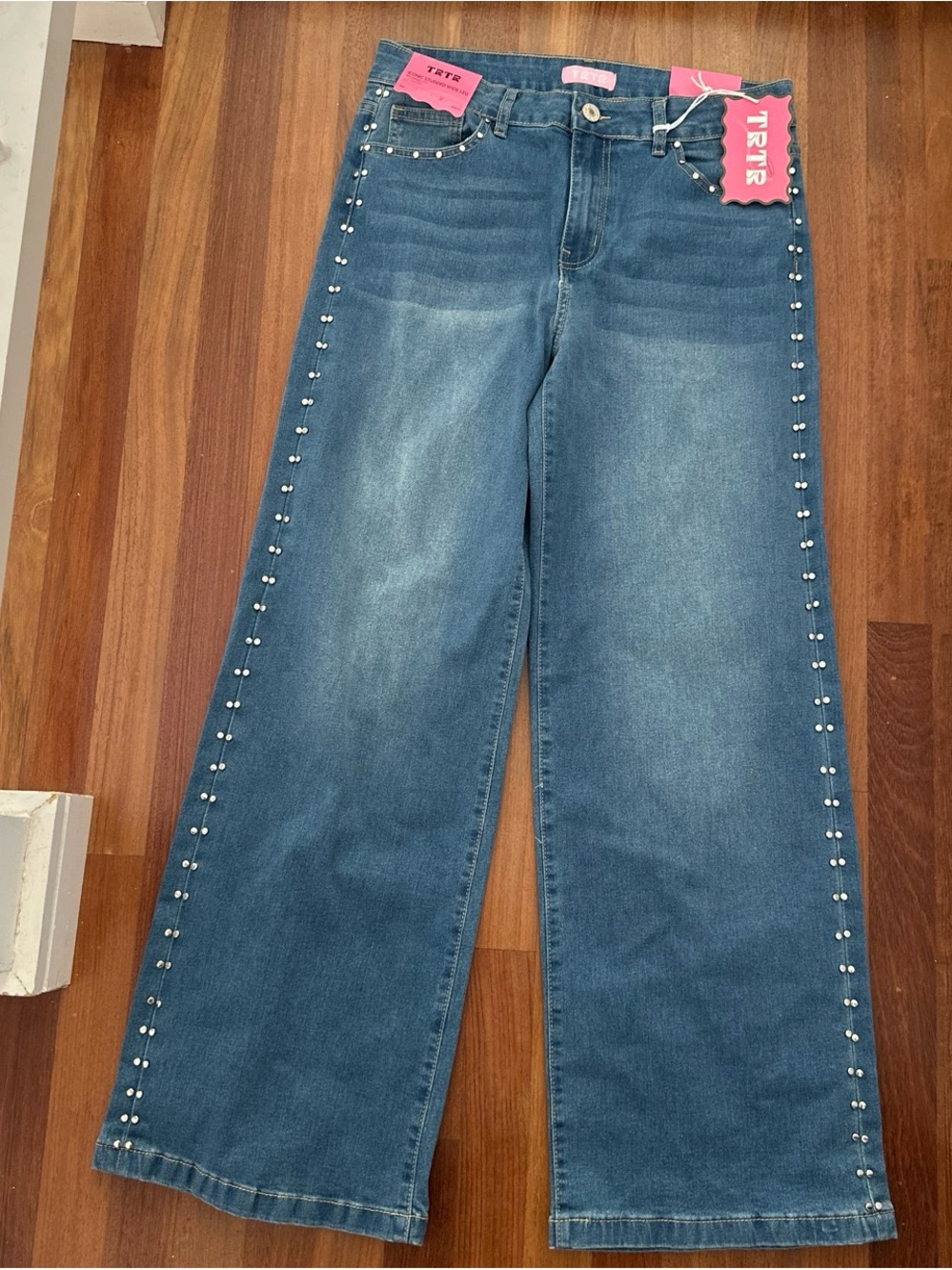 Women’s Blue Wide-Leg Jeans with Pearl Stud Trim